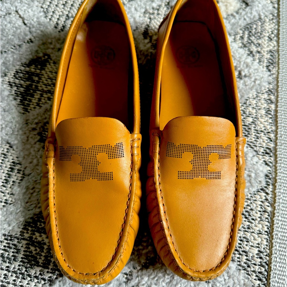 Gently used. Nude/light brown Tory Burch loafers